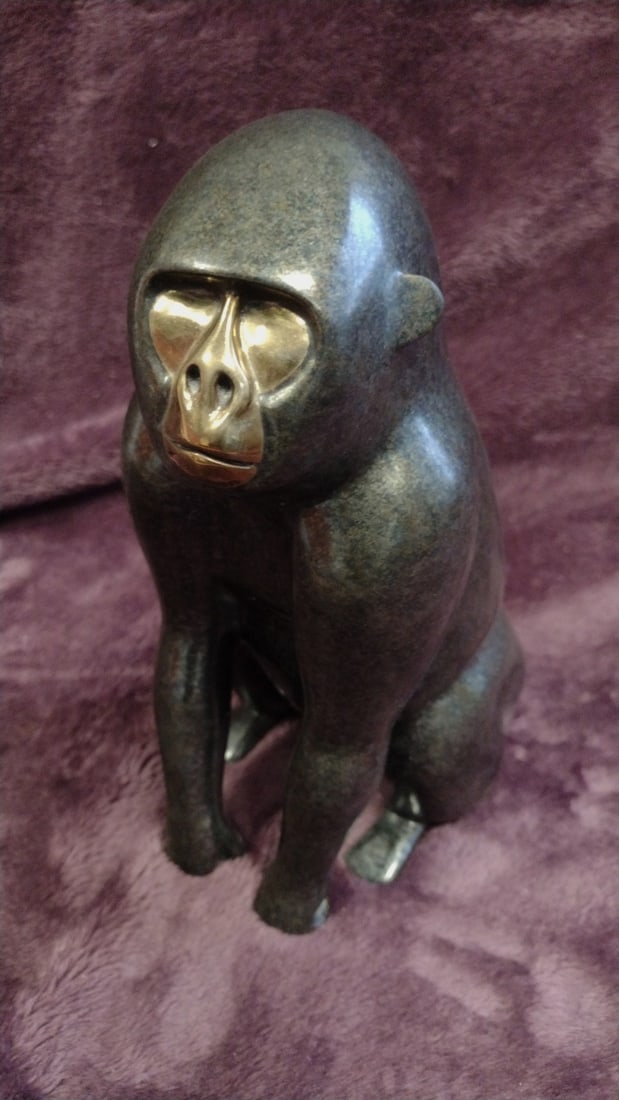 Loet Vanderveen Gorilla Bronze Sculpture: 3 x 7 x 3 4 lb Low Estimate: 200.00 High Estimate: 500.00