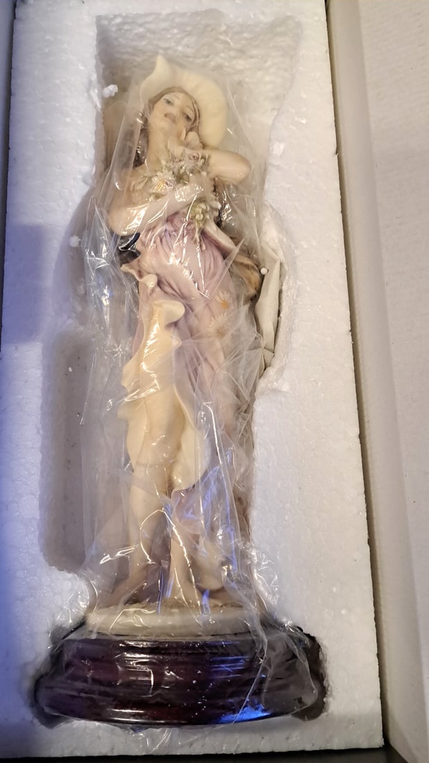 Guiseppe Armani Florence Italy 1983 Lady With Flowers Figurine: 7 x 13 x 5 2 lb Low Estimate: 50.00 High Estimate: 125.00