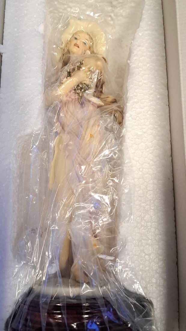 Guiseppe Armani Event 1994 Daisy Figurine Art. 202 E Made In Italy 15 Girl With Flowers: 11 x 18 x 4 3 lb Low Estimate: 30.00 High Estimate: 75.00