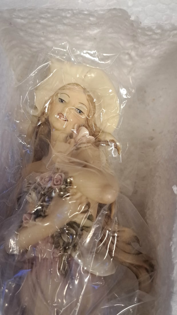 Guiseppe Armani Event 1994 Daisy Figurine Art. 202 E Made In Italy 15 Girl With Flowers - 2