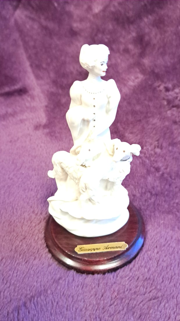 Giuseppe Armani Florence White Porcelain Lady Figurine On Wood Base, Italy: 2 x 9 x 3 1. 5 lb Low Estimate: 25.00 High Estimate: 120.00