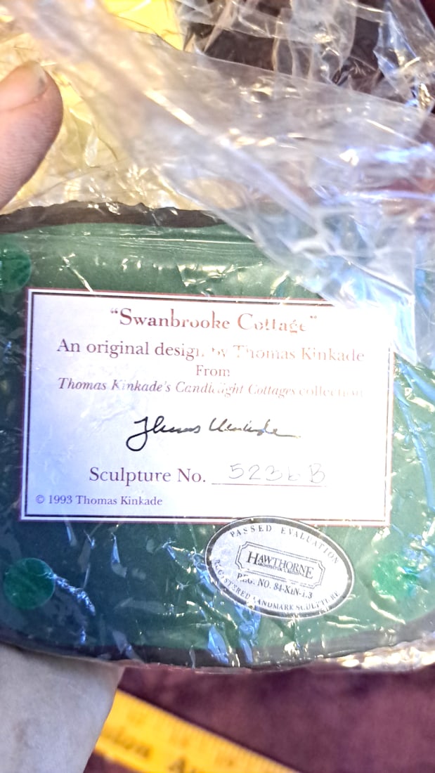 Hawthorne Thomas Kinkade Candlelight Cottages Swanbrooke Cottage Sculpture - 4