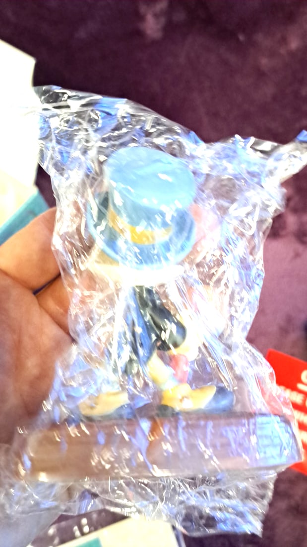 Walt Disney Classics Collection Jiminy Cricket Pinocchio 1993 Membership Figurine - 2