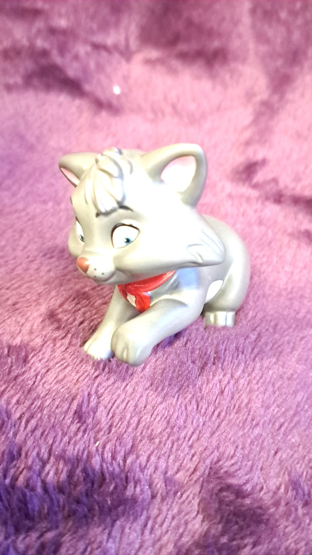 Walt Disney Classics Collection Little Tiger Toulouse Aristocats 30th Figurine Box Coa: 3 x 3 x 3 0. 2 lb Low Estimate: 5.00 High Estimate: 20.00