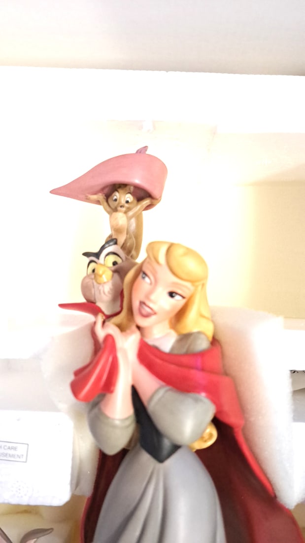 Walt Disney Classics Collection Sleeping Beauty Briar Rose Figurine With Animals - 2