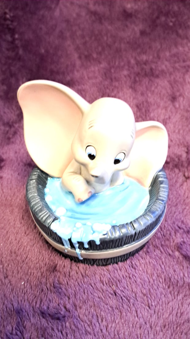Walt Disney Classics Collection Dumbo Simply Adorable 1995 Membership Sculpture W/ Box Coa: 4 x 4 x 4 1 lb Low Estimate: 10.00 High Estimate: 30.00