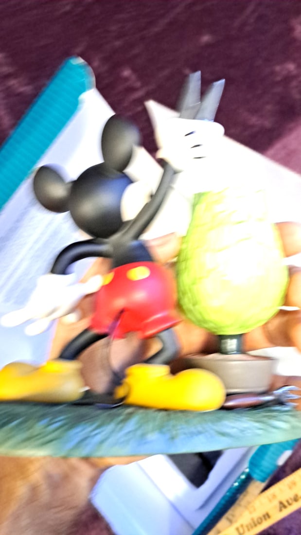 Wdcc Walt Disney Classics Collection Mickey Cuts Up A Little Off The Top Limited Edition Figurine - 8