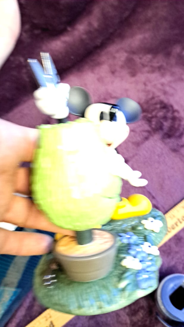 Wdcc Walt Disney Classics Collection Mickey Cuts Up A Little Off The Top Limited Edition Figurine - 9