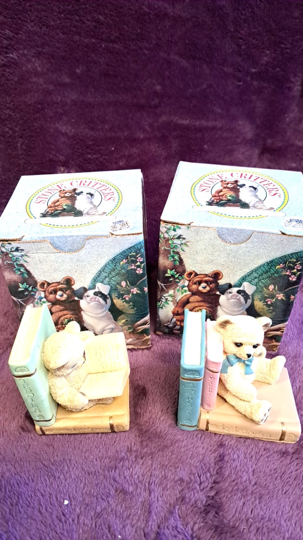 Stone Critters Sc-502 503 Teddy Bear Bookends Pair, Sitting Reading With Books: 2 x 4 x 2 1 lb Low Estimate: 20.00 High Estimate: 50.00