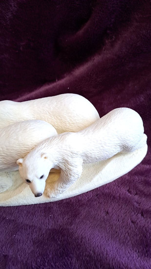 United Design Animal Classics Cc-294 Polar Bear Family Figurine On Ice Floe - 2