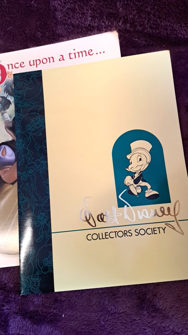 Walt Disney Collectibles Lot Snow White Lithograph Wdcc Paperwork Reluctant Dragon Vhs - 7