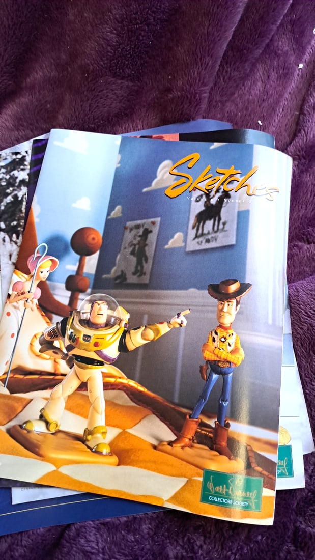 Walt Disney Collectors Society Sketches Magazine Lot With Jiminy Cricket Box - 2