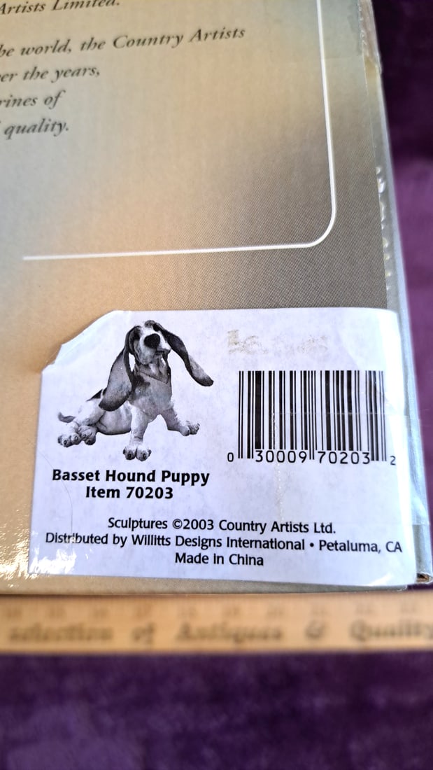 Country Artists A Breed Apart Basset Hound Puppy Figurine Item 70203: 9 x 15 x 8 1. 5 lb Low Estimate: 20.00 High Estimate: 30.00