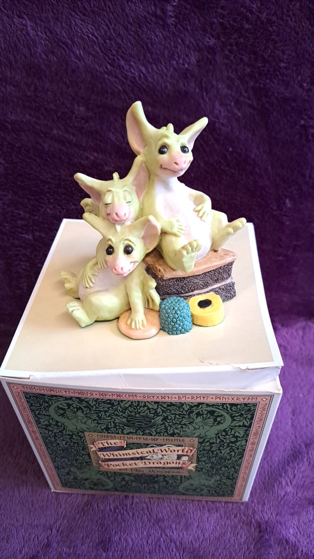 Whimsical World Of Pocket Dragons "treasure!" Real Musgrave 1993 Figurine: 4 x 5 x 4 1. 2 lb Low Estimate: 20.00 High Estimate: 50.00