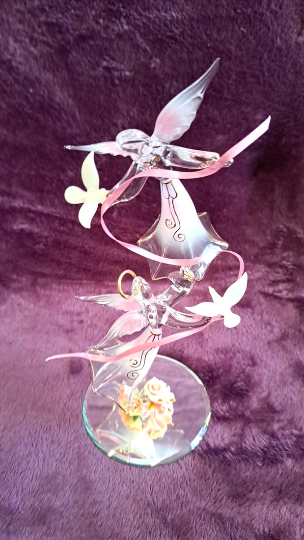 Glass Baron A6 875 Double Angels With Doves Glass Figurine Mirror Base: 3 x 10 x 4 1. 5 lb Low Estimate: 50.00 High Estimate: 50.00