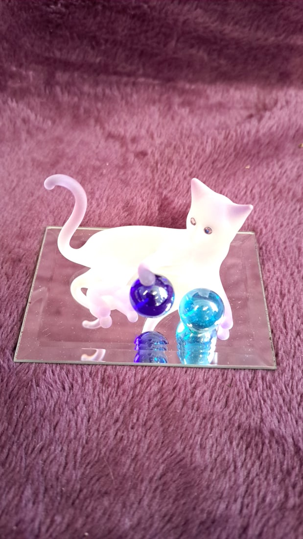 Glass Baron S4 127 Cat Gigi Handcrafted Glass Figurine On Mirror Base 1996: 3 x 2 x 2 0. 3 lb Low Estimate: 20.00 High Estimate: 40.00