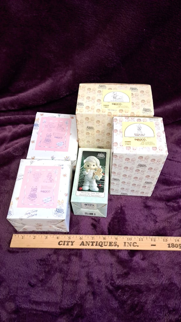 Enesco Precious Moments Collector's Club Boxed Figurine Lot Incl. 530980 & Sweetest Christmas - 3