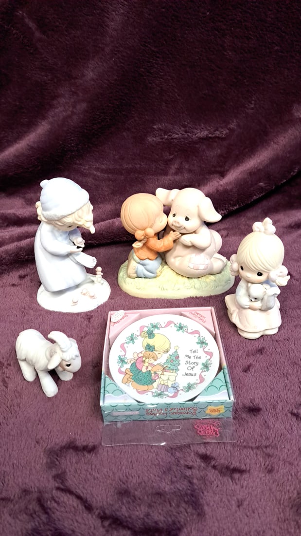 Precious Moments Figurines Lot Without Boxes: 11 x 10 x 8 4 lb Low Estimate: 30.00 High Estimate: 100.00