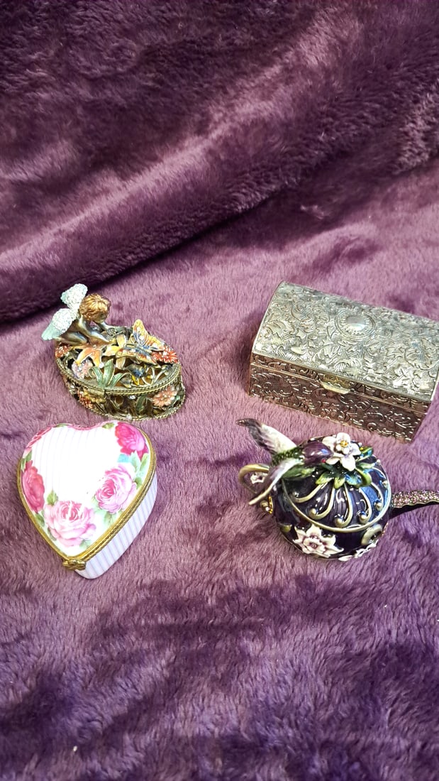 Lot Of 4 Decorative Trinket Boxes: Enamel Teapot, Cherub, Floral Heart & Silver Tone: 1 x 10 x 12 0. 5 lb Low Estimate: 50.00 High Estimate: 150.00