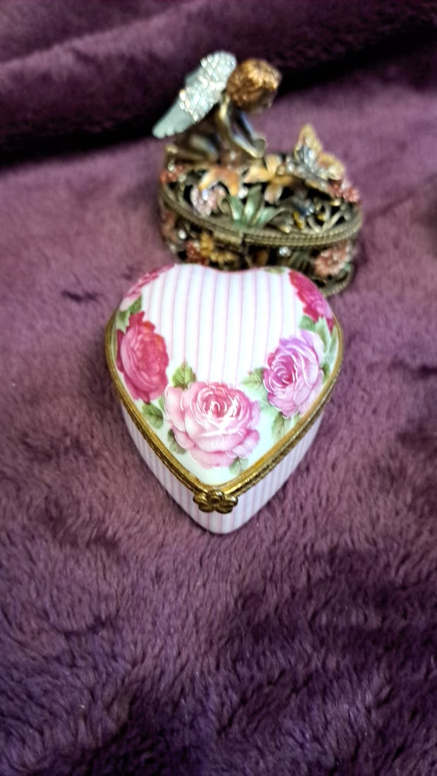 Lot Of 4 Decorative Trinket Boxes: Enamel Teapot, Cherub, Floral Heart & Silver Tone - 3