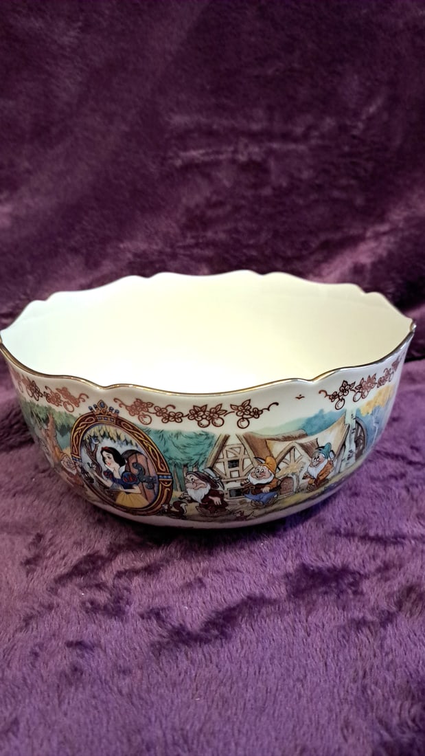 Lenox Disney Snow White And The Seven Dwarfs 24k Gold Fine China Bowl 8.5" - 9