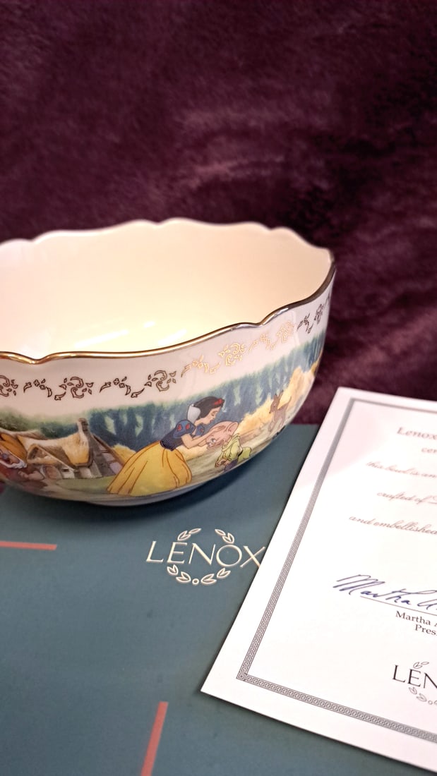 Lenox Disney Snow White Fine China Bowl With 24k Gold Trim: 6 x 7 x 7. 2lb Low Estimate: 50.00 High Estimate: 100.00