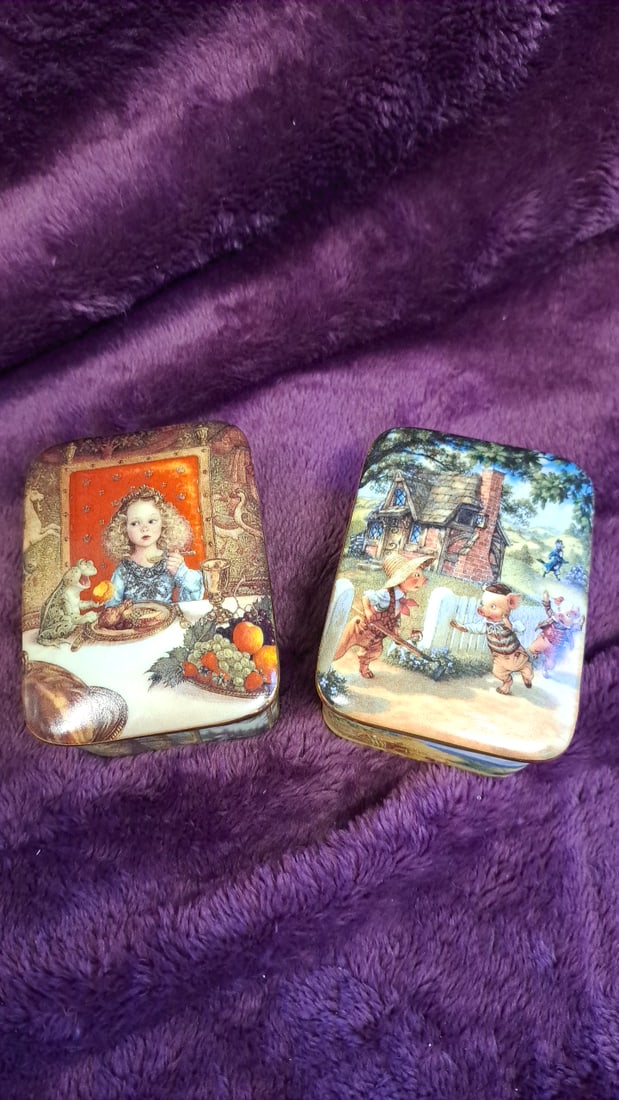 Ardleigh-elliott Virtuoso Scott Gustafson Music Boxes Frog Prince Three Little Pigs Lot Of 2: 5 x 4 x 12 1. 5 lb Low Estimate: 10 High Estimate: 50