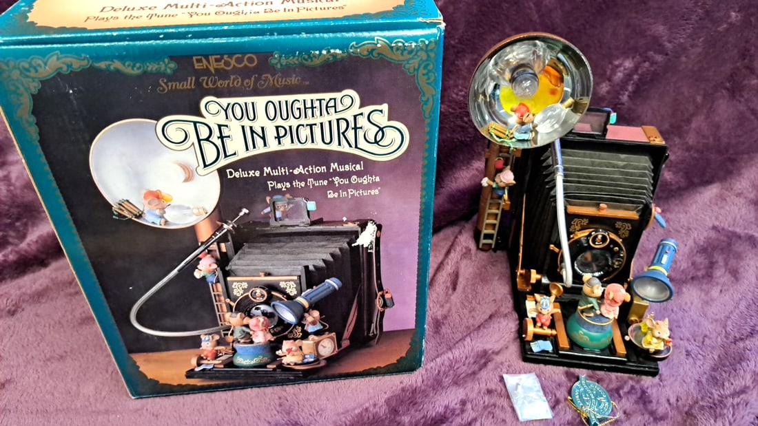 Enesco Small World Of Music You Oughta Be In Pictures Deluxe Multi-action Musical Camera: 9 x 12 x 8 2. 5 lb Low Estimate: 75.00 High Estimate: 70.00