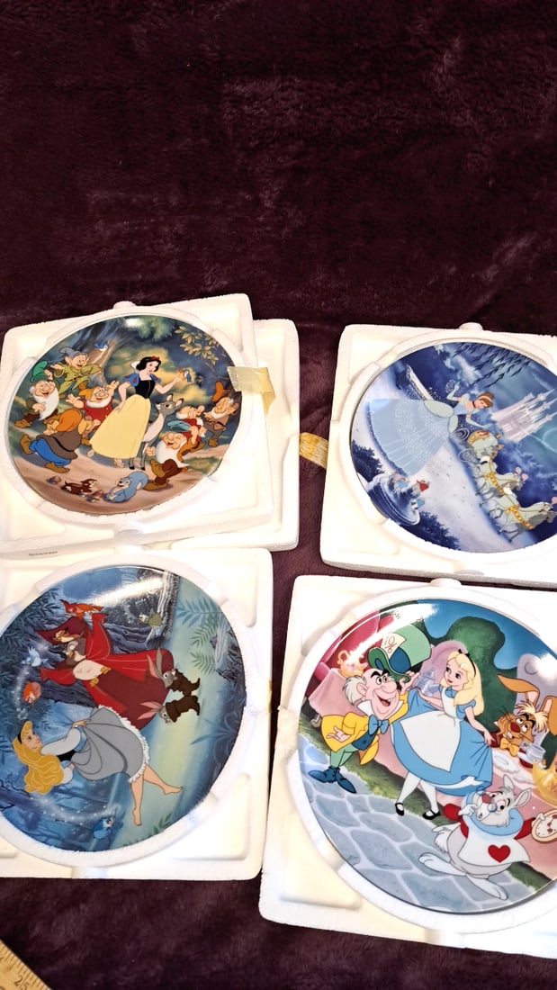 Disney Collector Plate Set Of 4 Snow White Cinderella Alice In Wonderland Sleeping Beauty (1 of 10)