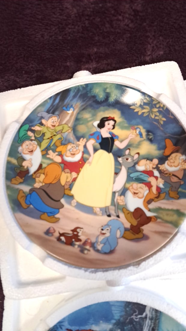 Disney Collector Plate Set Of 4 Snow White Cinderella Alice In Wonderland Sleeping Beauty - 2