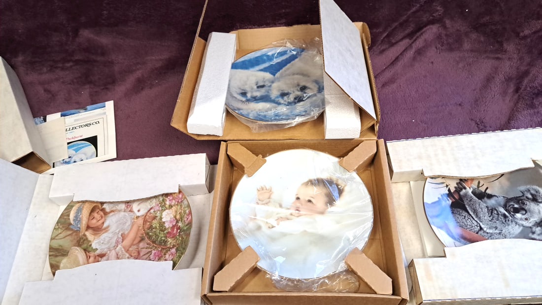 Lot Of 4 Collectors Co. Decorative Collector Plates: Baby, Koala, Seals, Girls With Rabbit (1 of 7)