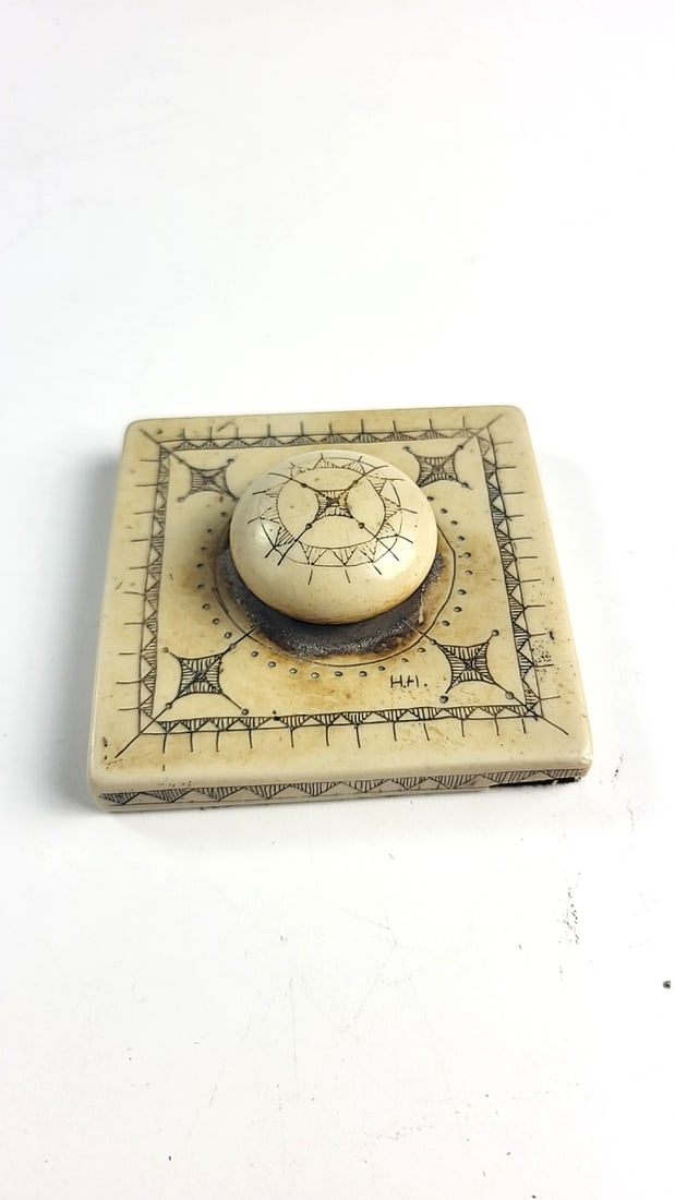 Scrimshaw-style Lidded Box With Polar Bear, Seal, Walrus & Ship Engravings - 7