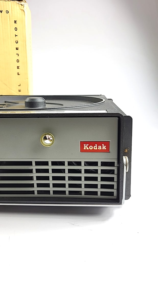 Kodak Carousel Projector Model 550 With Ektanar 5 In F/3.5 Lens And Box - 2