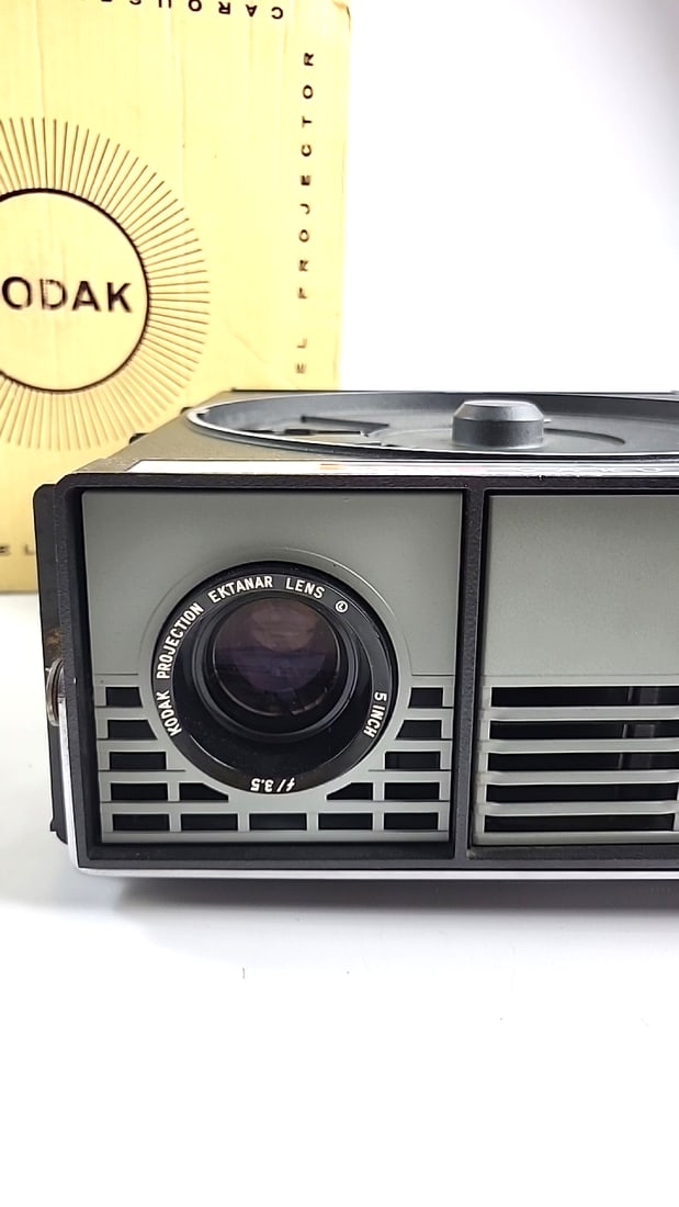 Kodak Carousel Projector Model 550 With Ektanar 5 In F/3.5 Lens And Box - 3