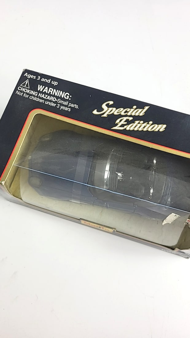 Maisto Special Edition Bmw Z8 1:24 Die-cast Metal Model Car - 2
