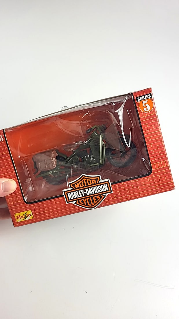 Maisto Harley-davidson 1942 Wla Flat Head 1:18 Die-cast Motorcycle Series 5 - 4