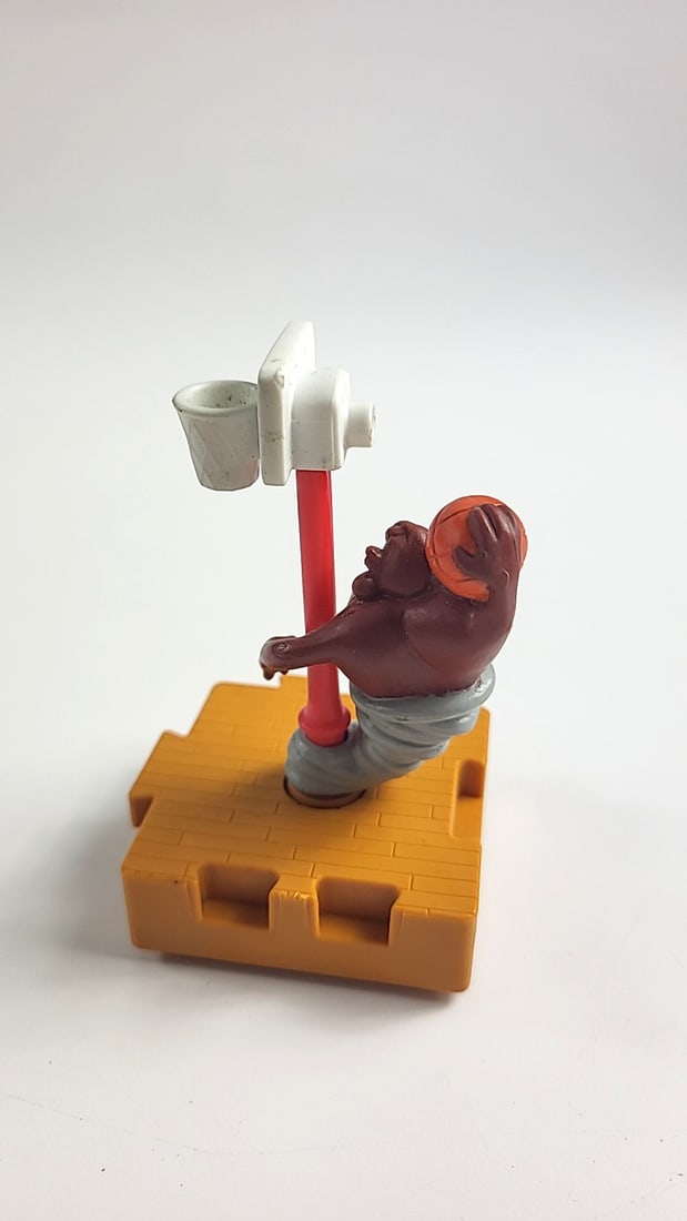 1996 Warner Bros Looney Tunes Tasmanian Devil Basketball Hoop Wind-up Toy - 3