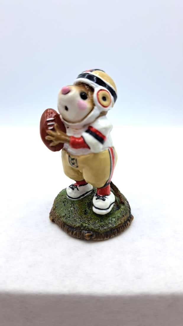 Wff Ms-21 Go Long Football Mouse Figurine - 2