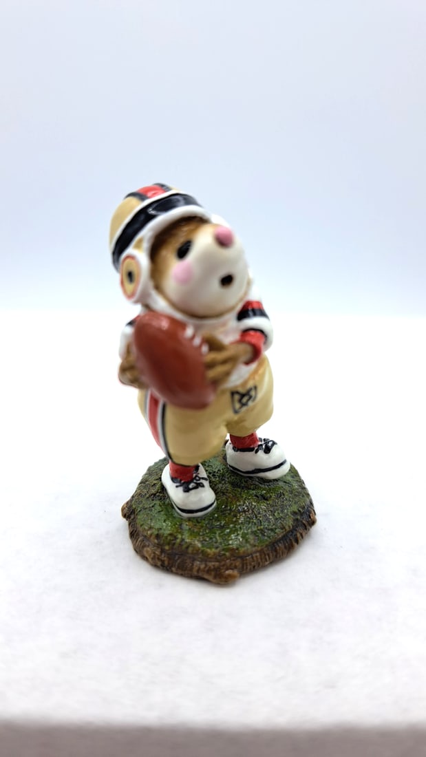 Wff Ms-21 Go Long Football Mouse Figurine - 3