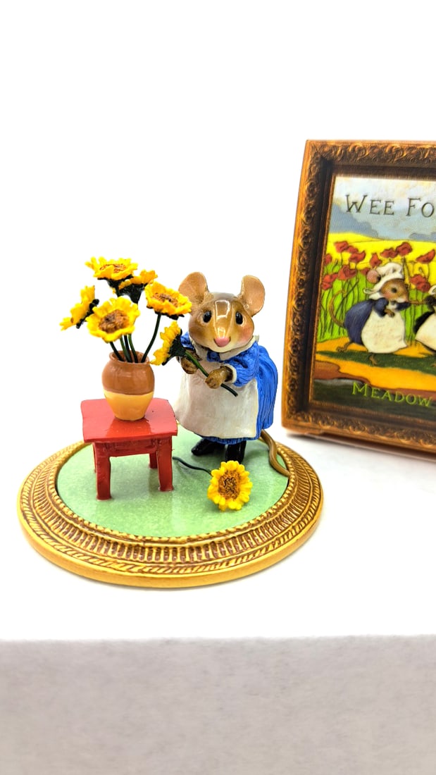 Wff Mu-02 Mouse With Sunflowers La Van Gogh Meadow Muses Figurine: William petersen 2005 4x4x4 1lb Low Estimate: 150 High Estimate: 250