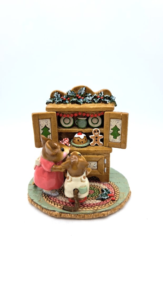 Wff M-241 Christmas Cupboard Mouse Figurine Mother Rose Dress Child White Overalls - 2