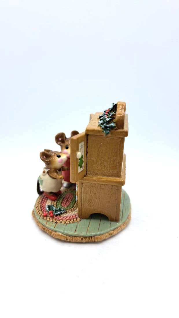 Wff M-241 Christmas Cupboard Mouse Figurine Mother Rose Dress Child White Overalls - 3