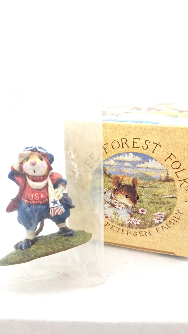 Wff M-267 Ace Limited Edition Mouse Figurine: Annette petersen 2001 4x4x4 1lb Low Estimate: 70 High Estimate: 150