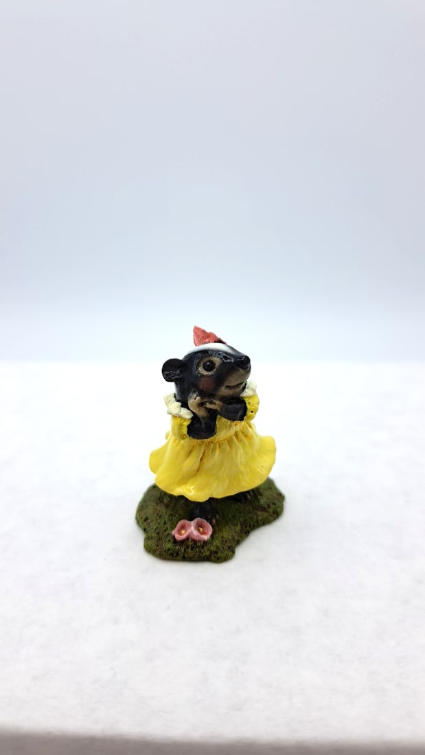 Wff Fb-03 Skunk Figurine Yellow Dress Red Flower - 2