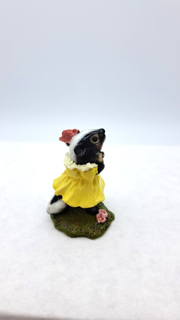 Wff Fb-03 Skunk Figurine Yellow Dress Red Flower - 3