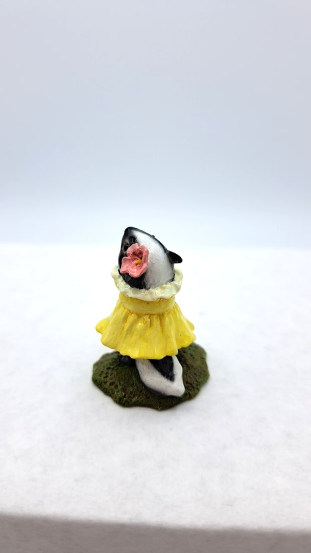 Wff Fb-03 Skunk Figurine Yellow Dress Red Flower - 4