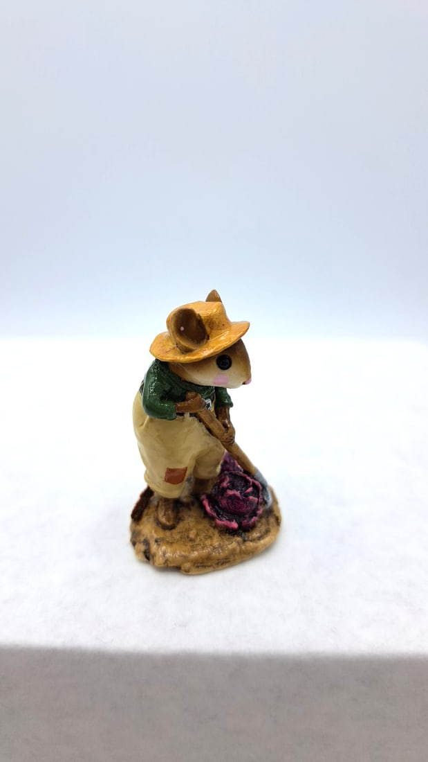 Wff M-238 Hoe Joe Mouse Figurine Green Shirt Purple Cabbage - 2