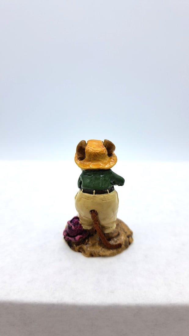 Wff M-238 Hoe Joe Mouse Figurine Green Shirt Purple Cabbage - 3