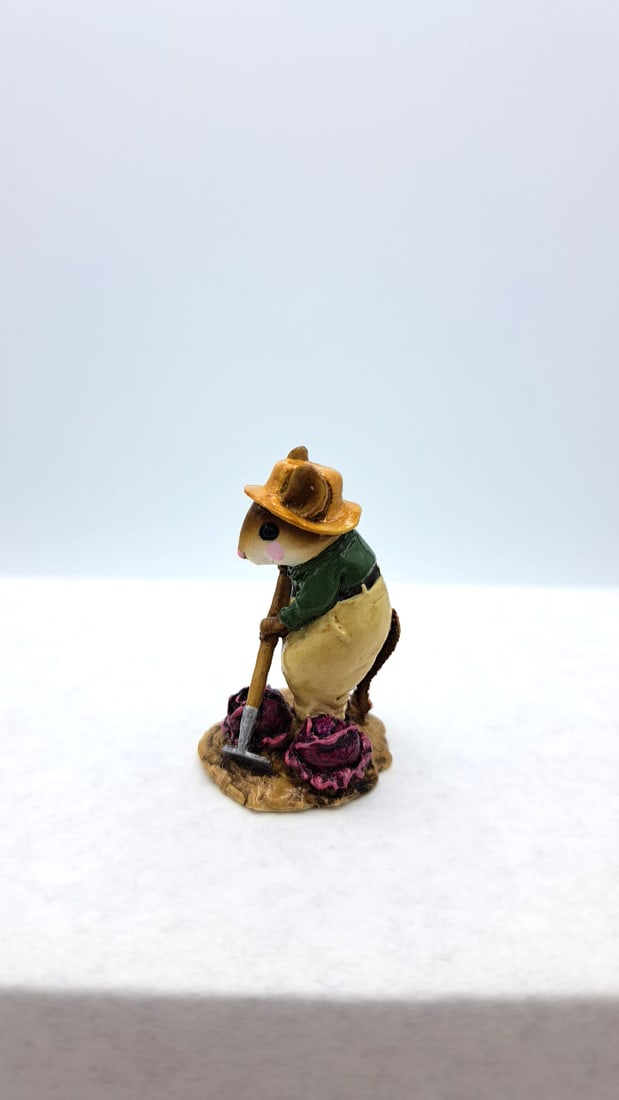 Wff M-238 Hoe Joe Mouse Figurine Green Shirt Purple Cabbage - 4