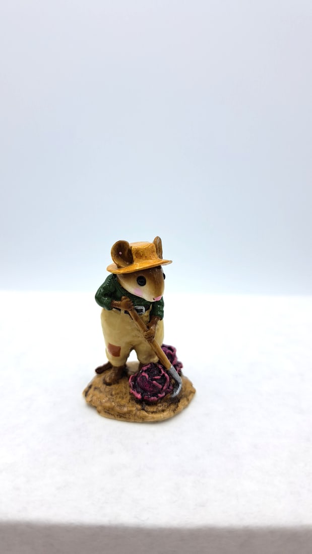 Wff M-238 Hoe Joe Mouse Figurine Green Shirt Purple Cabbage - 5